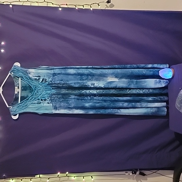 One World Dress - Picture 2 of 6